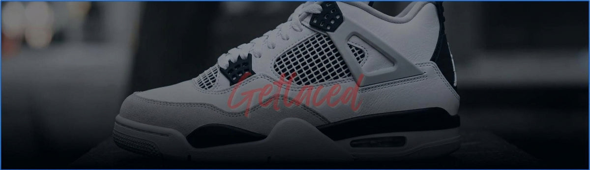 Air Jordan 4 Military Black sneaker, wit leer met grijs suède en zwarte details
