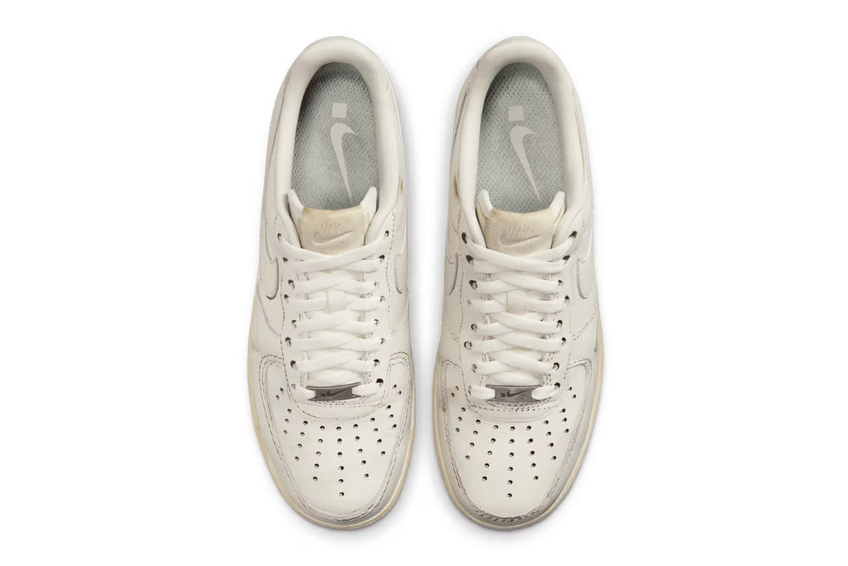 Nike Air Force 1 Low .SWOOSH Dirty Triple White