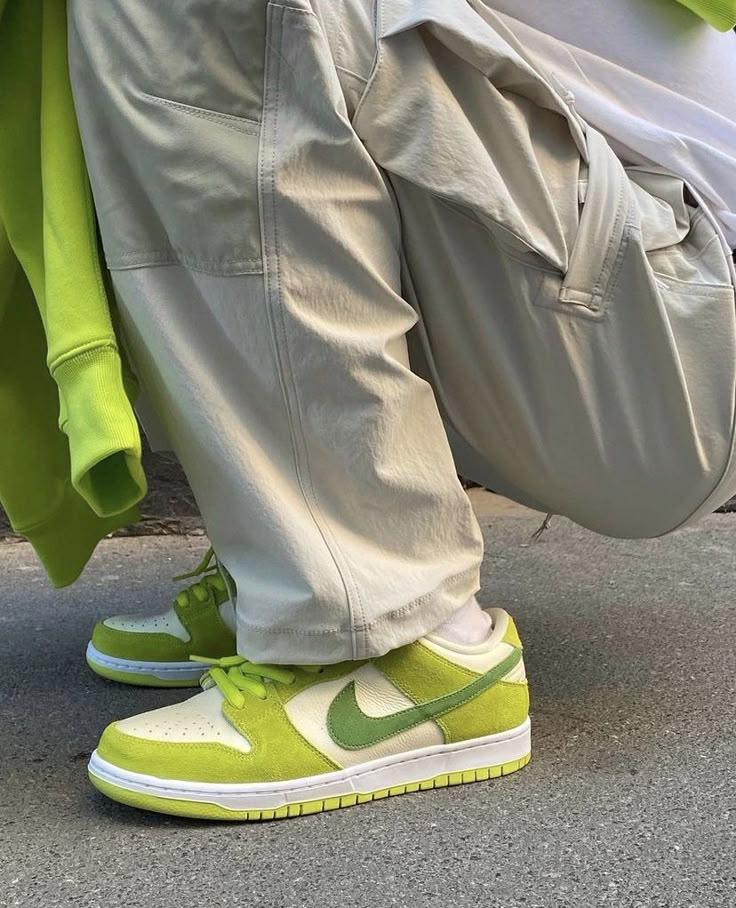 Nike SB Dunk Low Green Apple